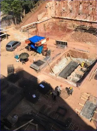 Vista aérea de obra durante prova de carga estática